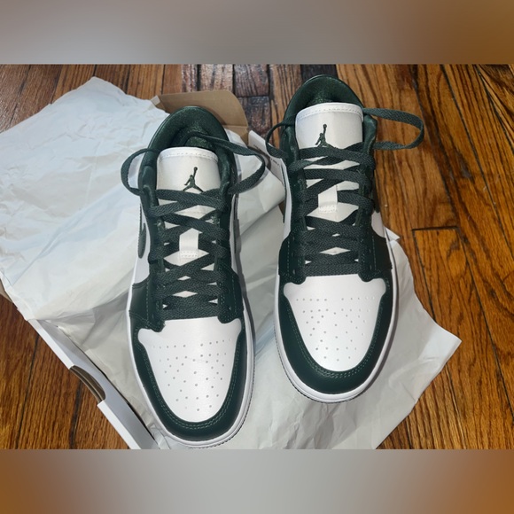 Air Jordan 1 Low - Picture 3 of 6